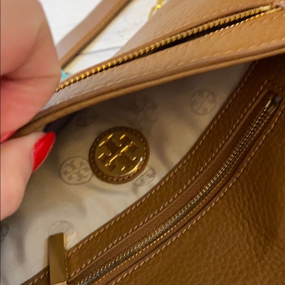 Tory Burch crossbody/ clutch in royal tan - Picture 5 of 8